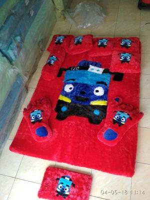 Karpet rasfur karakter Tayo merah